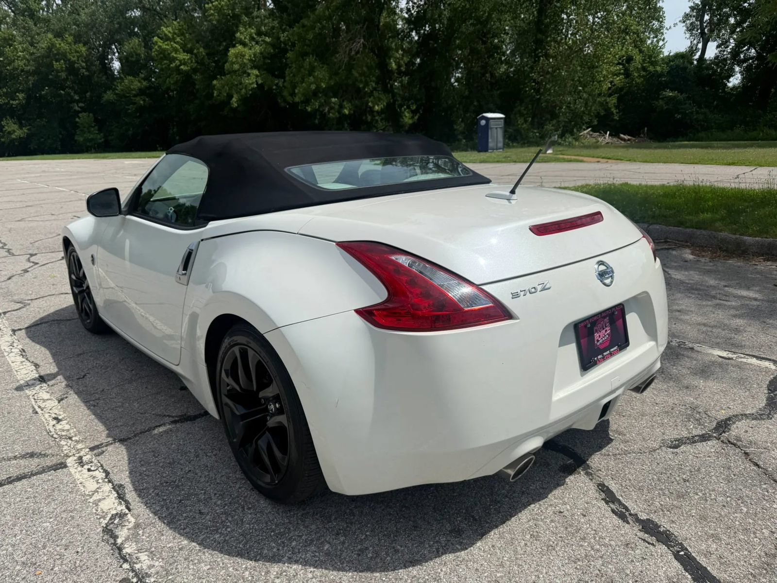 Used 2017 Nissan 370Z Touring RWD image 7