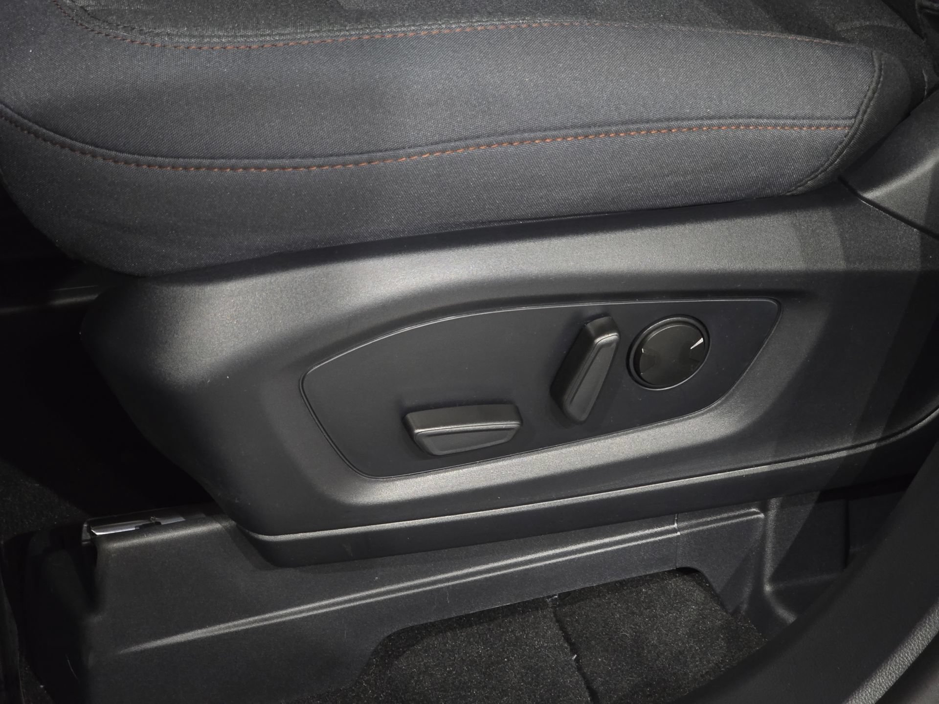 New 2026 Ford Explorer Active AWD/4WD image 21