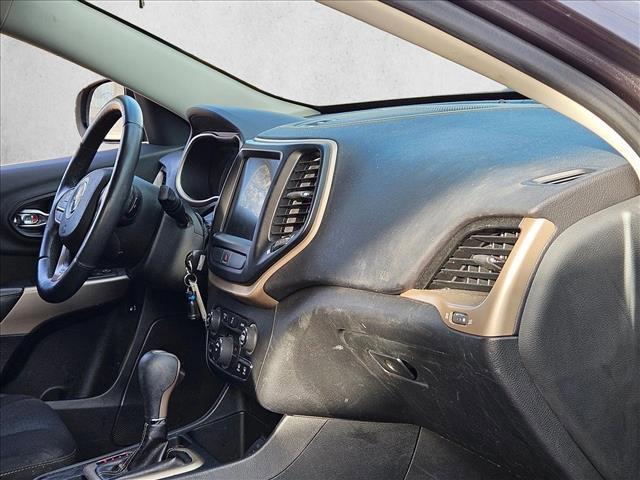 Used 2017 Jeep Cherokee Latitude image 19