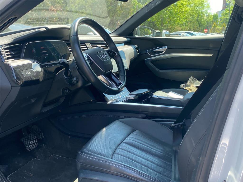 Used 2023 Audi e-tron Premium Plus w/ Premium Plus Package AWD/4WD image 9