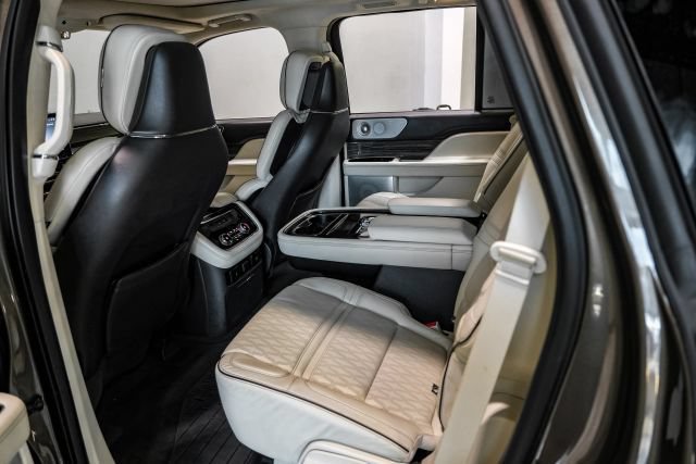 Used 2020 Lincoln Navigator Black Label w/ Cargo Convenience Package AWD/4WD image 35