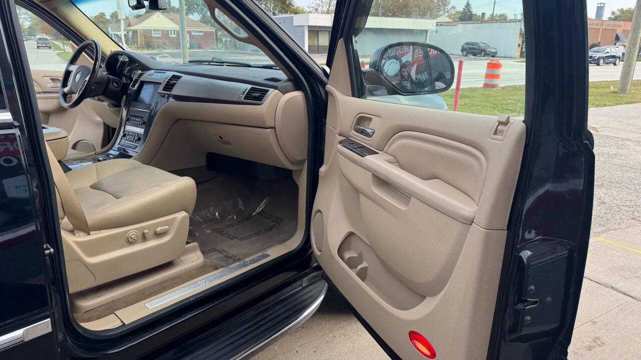 Used 2012 Cadillac Escalade EXT Luxury image 14