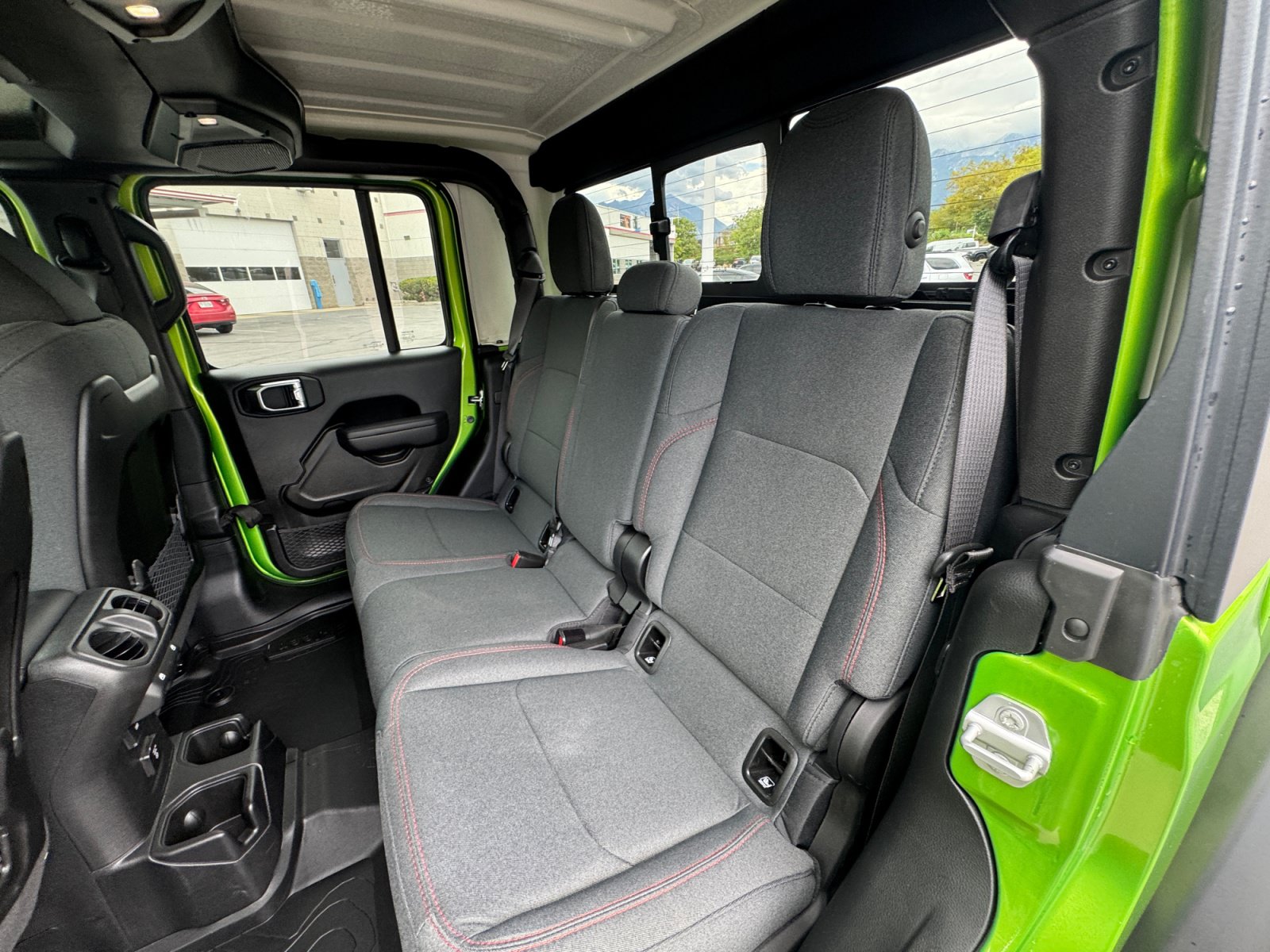 Used 2025 Jeep Gladiator Rubicon w/ Convenience Group AWD/4WD image 12