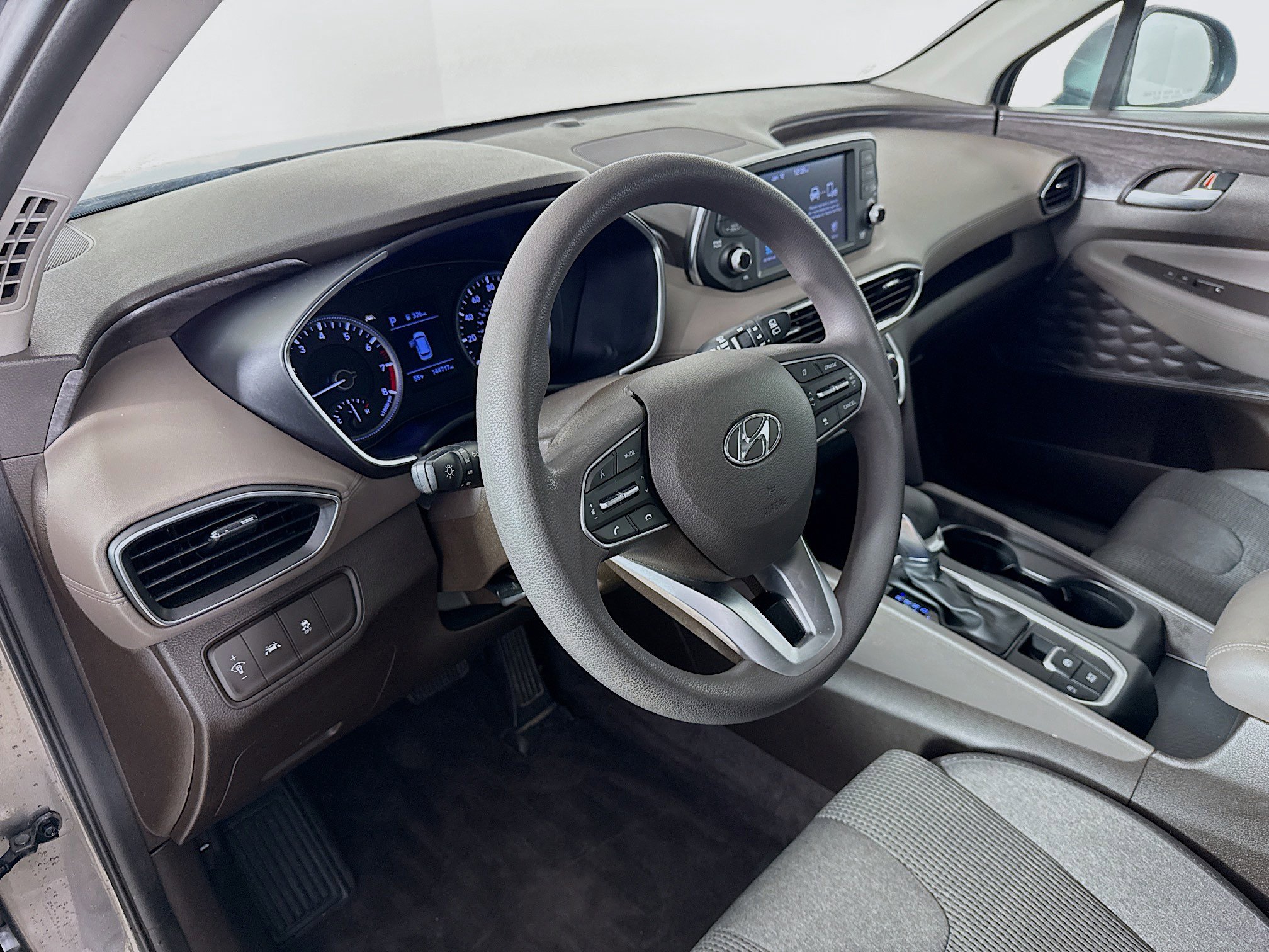 Used 2020 Hyundai Santa Fe SE image 8