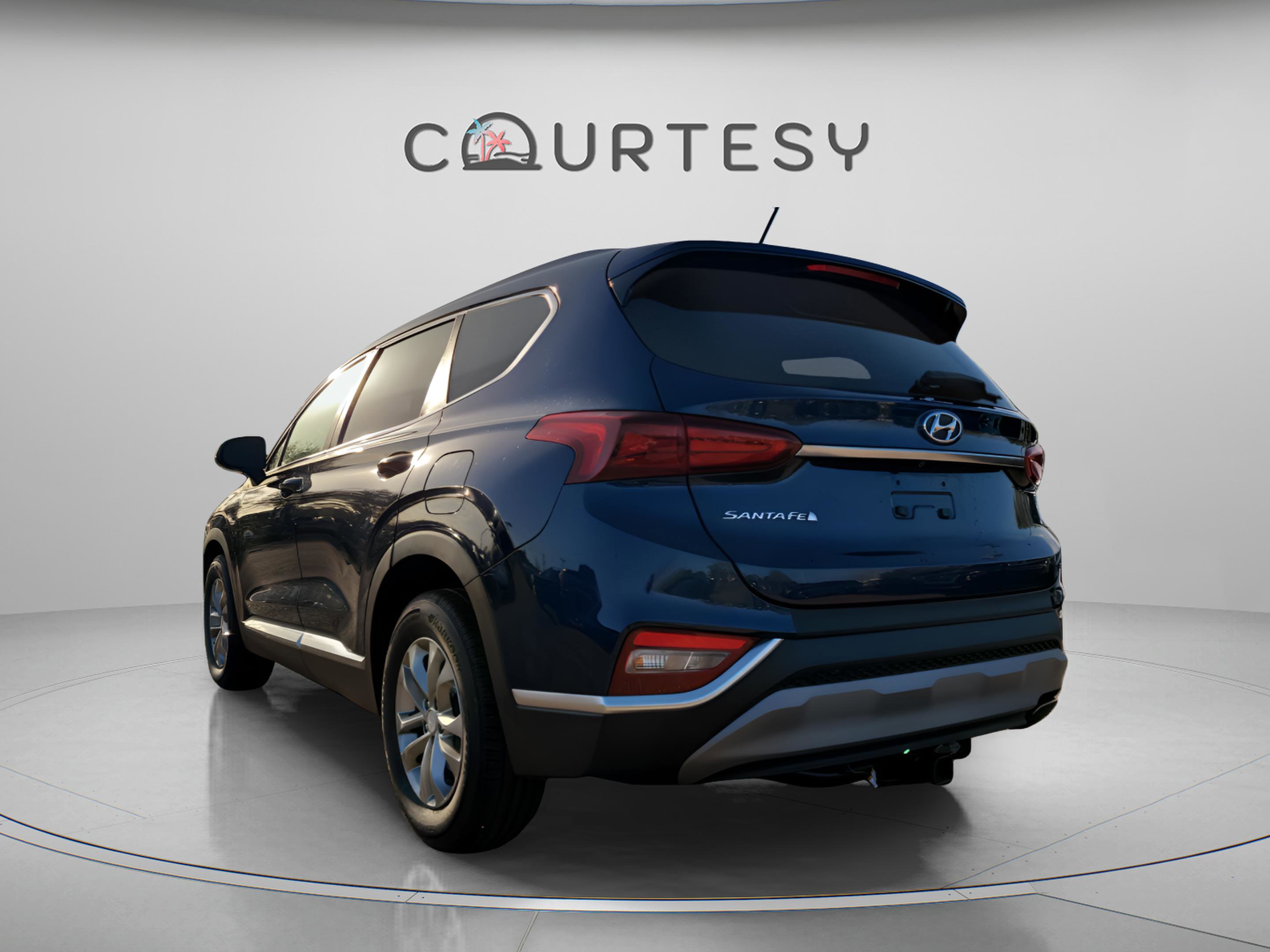 Used 2019 Hyundai Santa Fe SE image 2