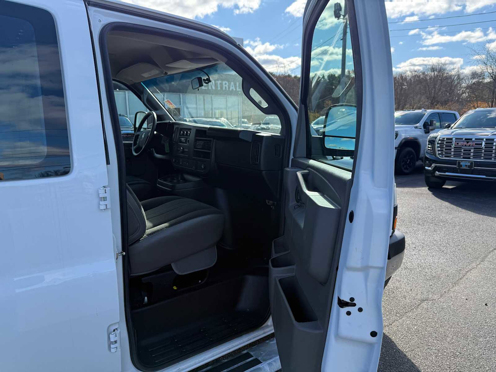Used 2024 GMC Savana 2500 w/ Driver Convenience Package RWD image 9