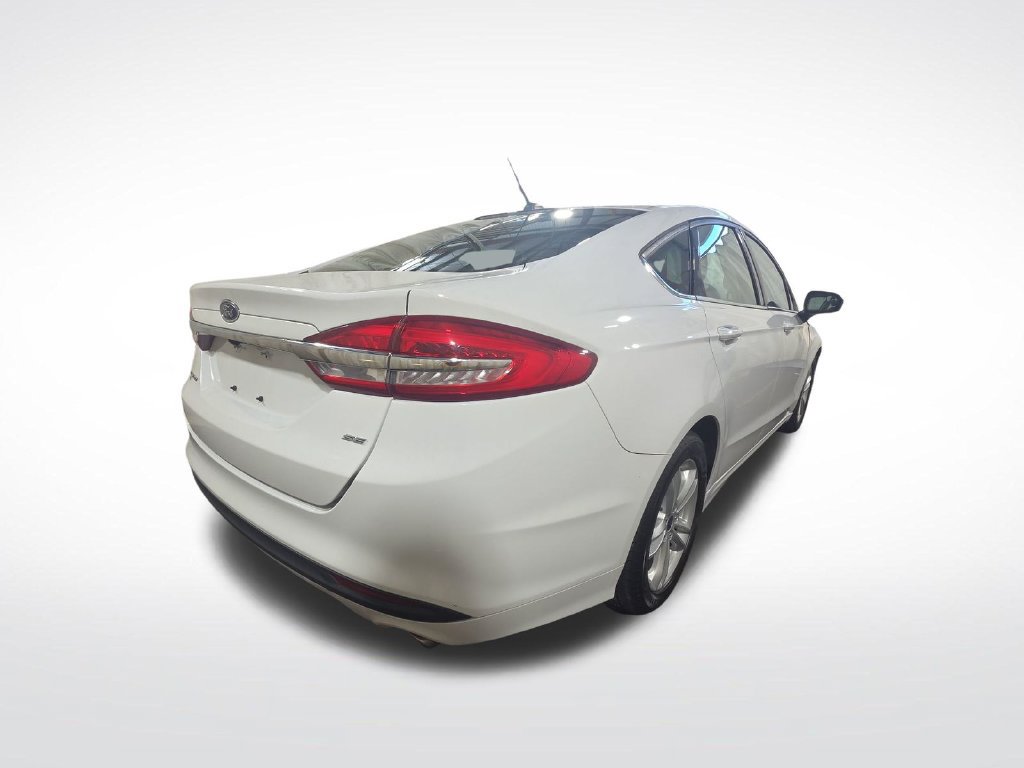 Used 2018 Ford Fusion SE FWD image 4