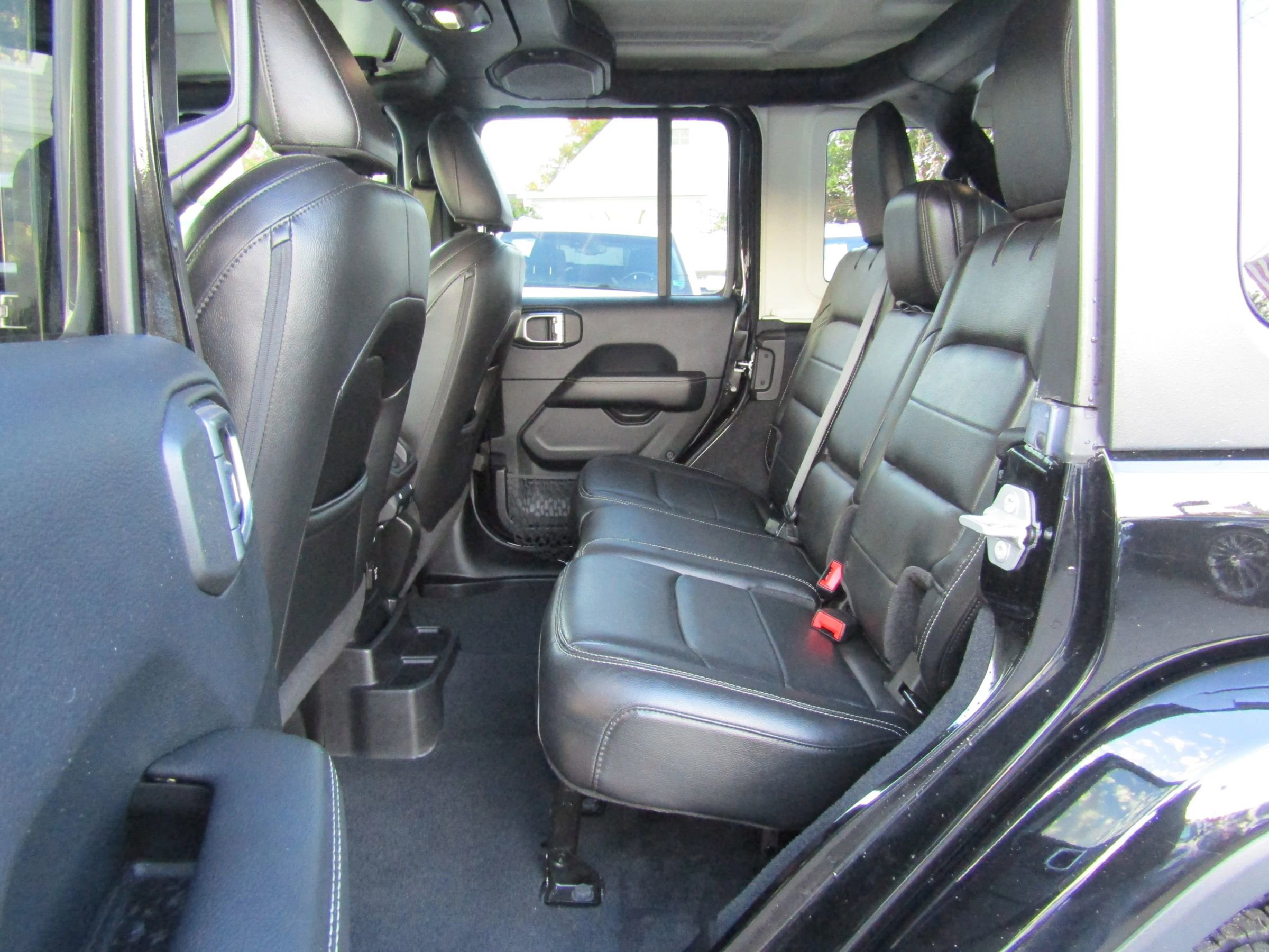 Used 2018 Jeep Wrangler Unlimited Sahara image 13