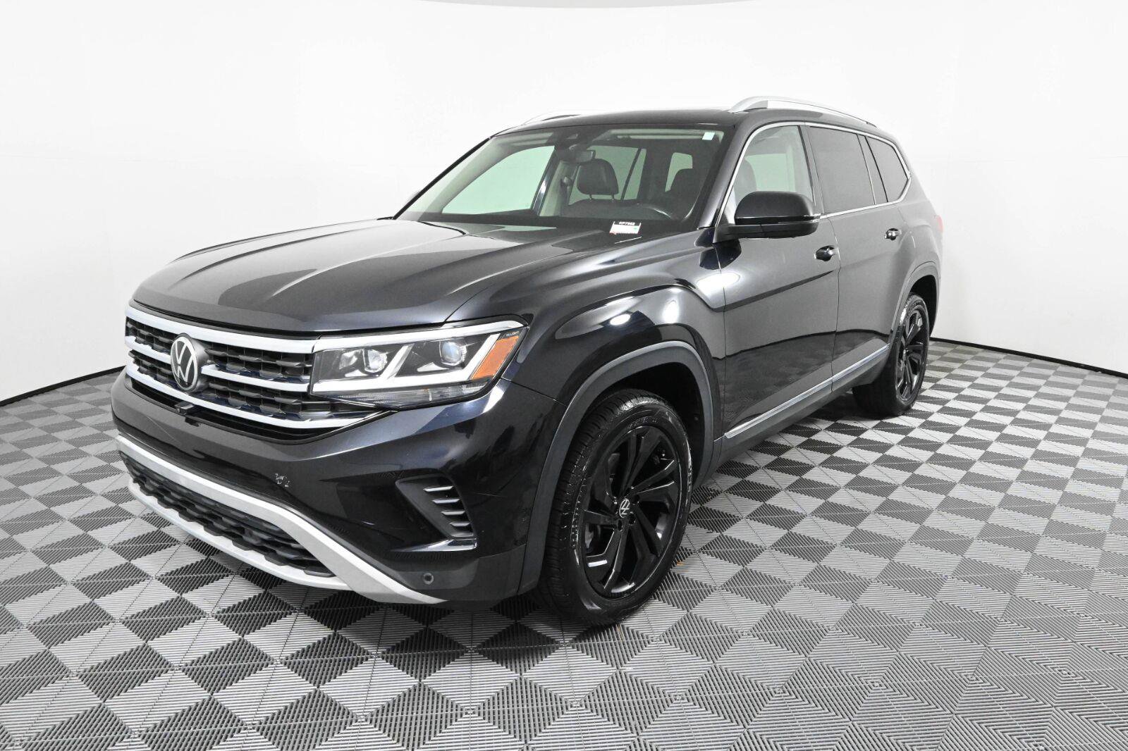 Certified 2021 Volkswagen Atlas SEL Premium AWD/4WD image 2
