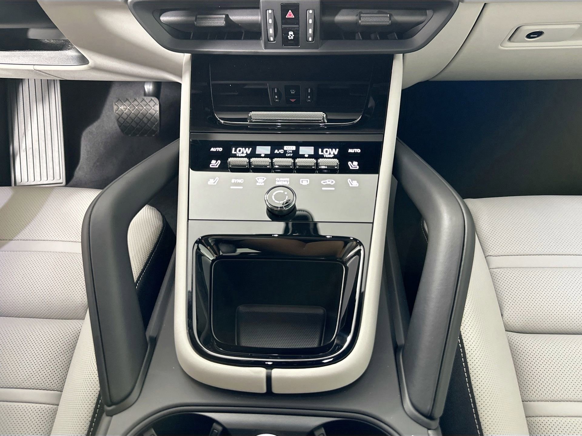 Certified 2025 Porsche Cayenne E-Hybrid image 24