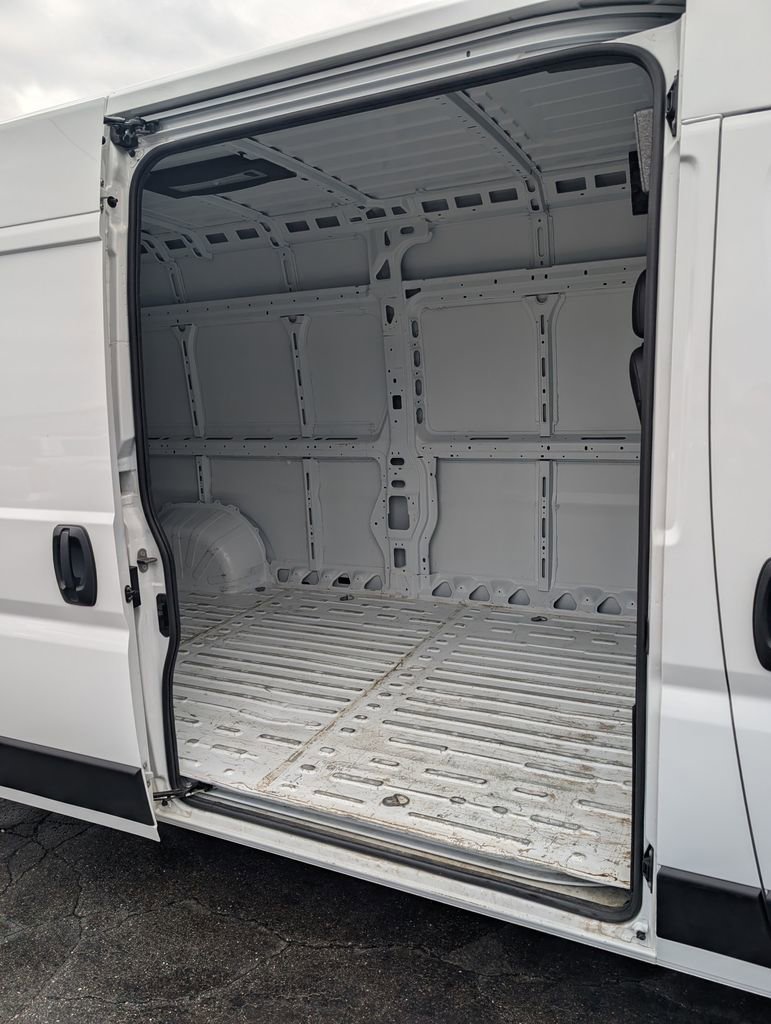 Used 2025 RAM ProMaster 2500 w/ Convenience Group FWD image 17