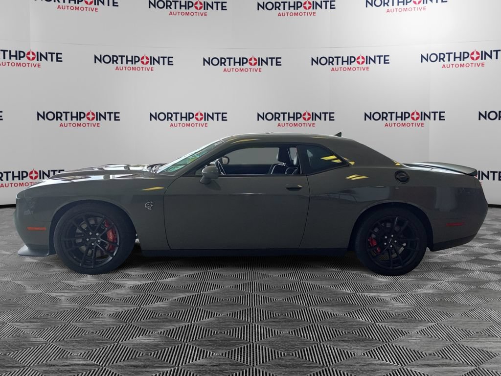 Used 2023 Dodge Challenger SRT Hellcat w/ Driver Convenience Group RWD image 3