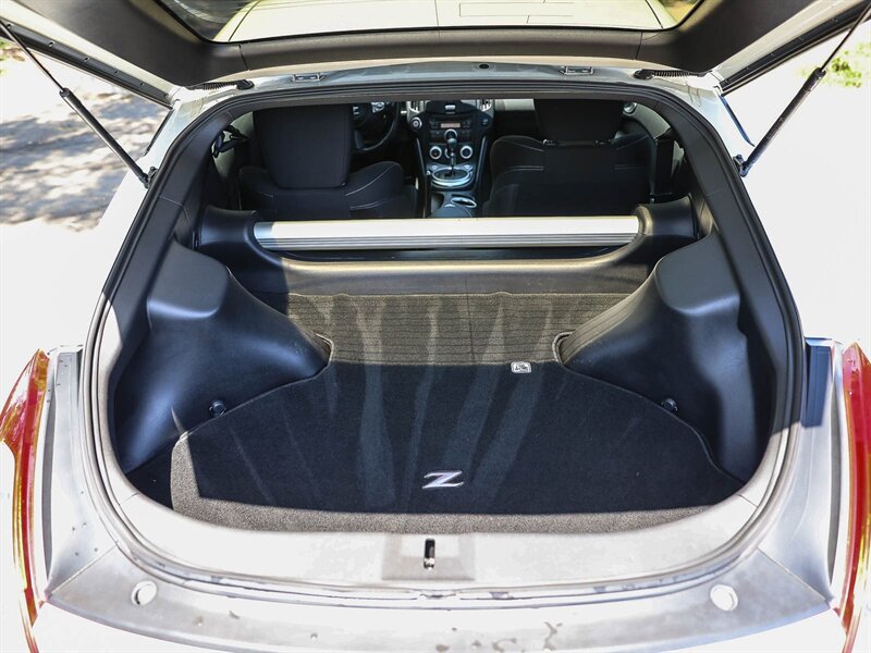 Used 2010 Nissan 370Z Coupe RWD image 32