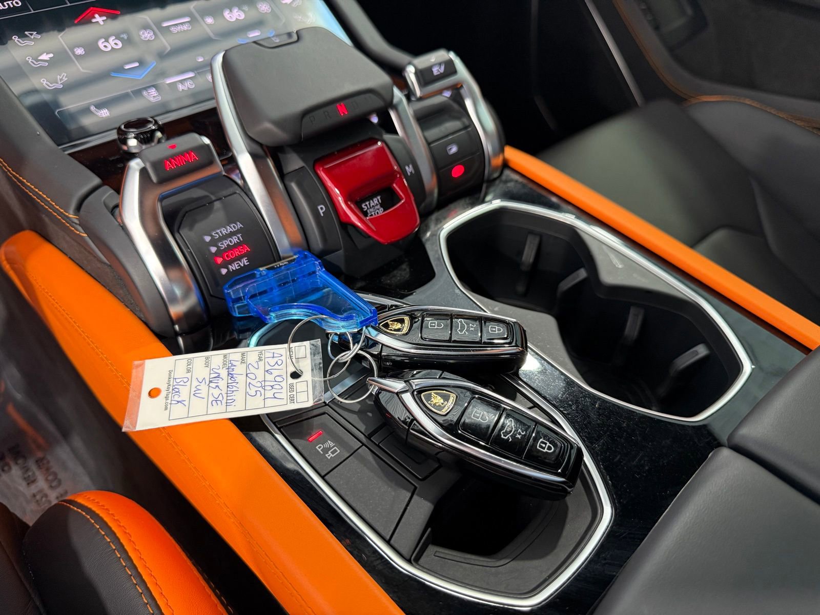 Used 2025 Lamborghini Urus SE image 35