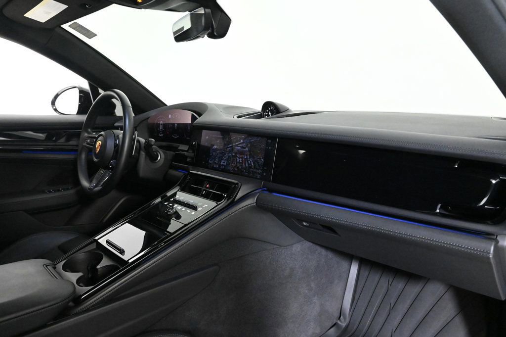 Certified 2025 Porsche Panamera 4 image 17
