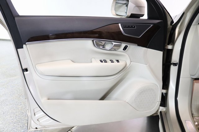 Used 2016 Volvo XC90 T6 Momentum w/ Momentum Plus Package image 15