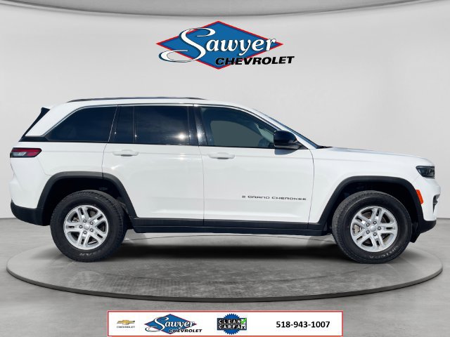 Used 2023 Jeep Grand Cherokee Laredo w/ Luxury Tech Group I AWD/4WD image 6