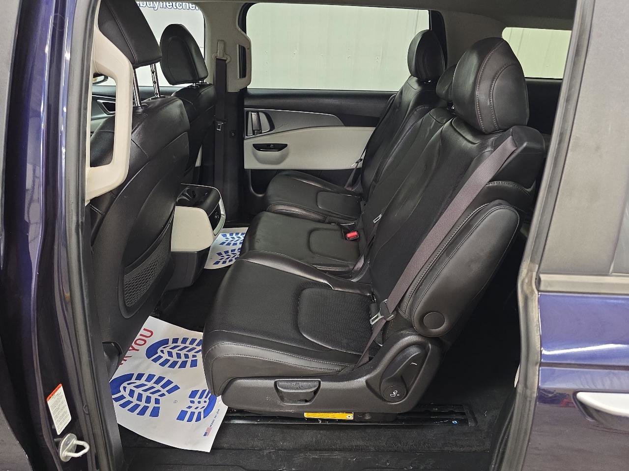 Used 2022 Kia Carnival LX FWD image 29