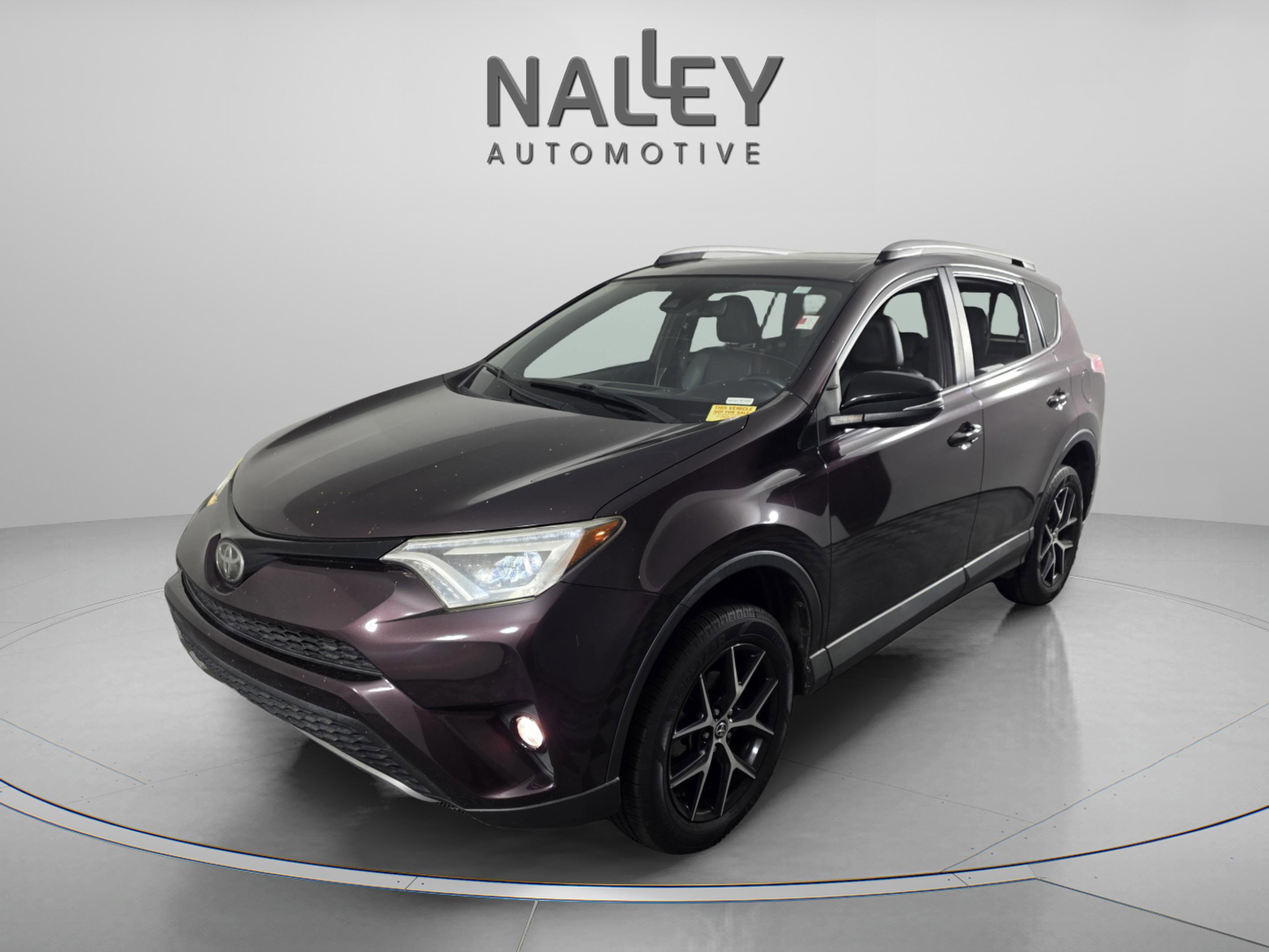 Used 2018 Toyota RAV4 SE image 1