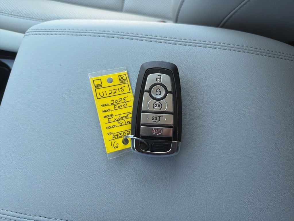 Used 2025 Ford Explorer Platinum w/ Ultimate Package AWD/4WD image 23