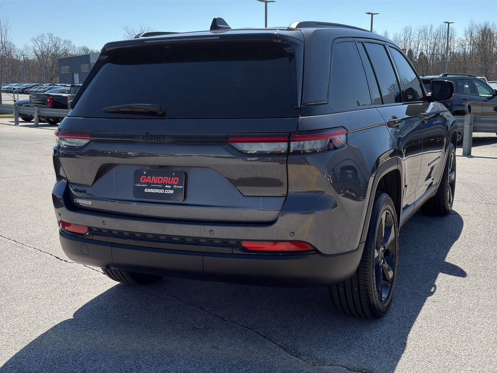 Used 2024 Jeep Grand Cherokee Altitude AWD/4WD image 5
