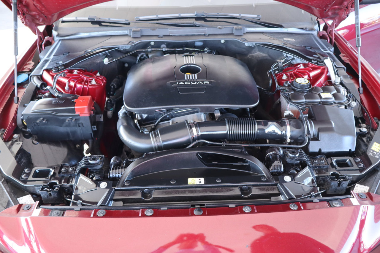 Used 2017 Jaguar XE image 49