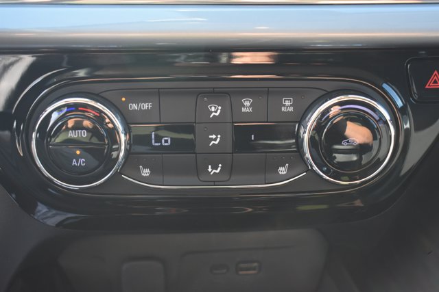 Used 2025 Chevrolet Trax LT w/ LT Convenience Package FWD image 26