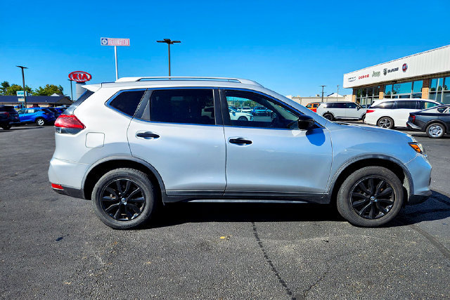 Used 2018 Nissan Rogue SV AWD/4WD image 28
