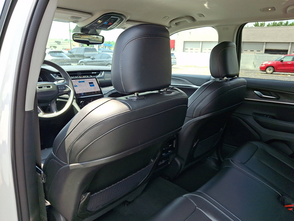Used 2023 Jeep Grand Cherokee Limited AWD/4WD image 21