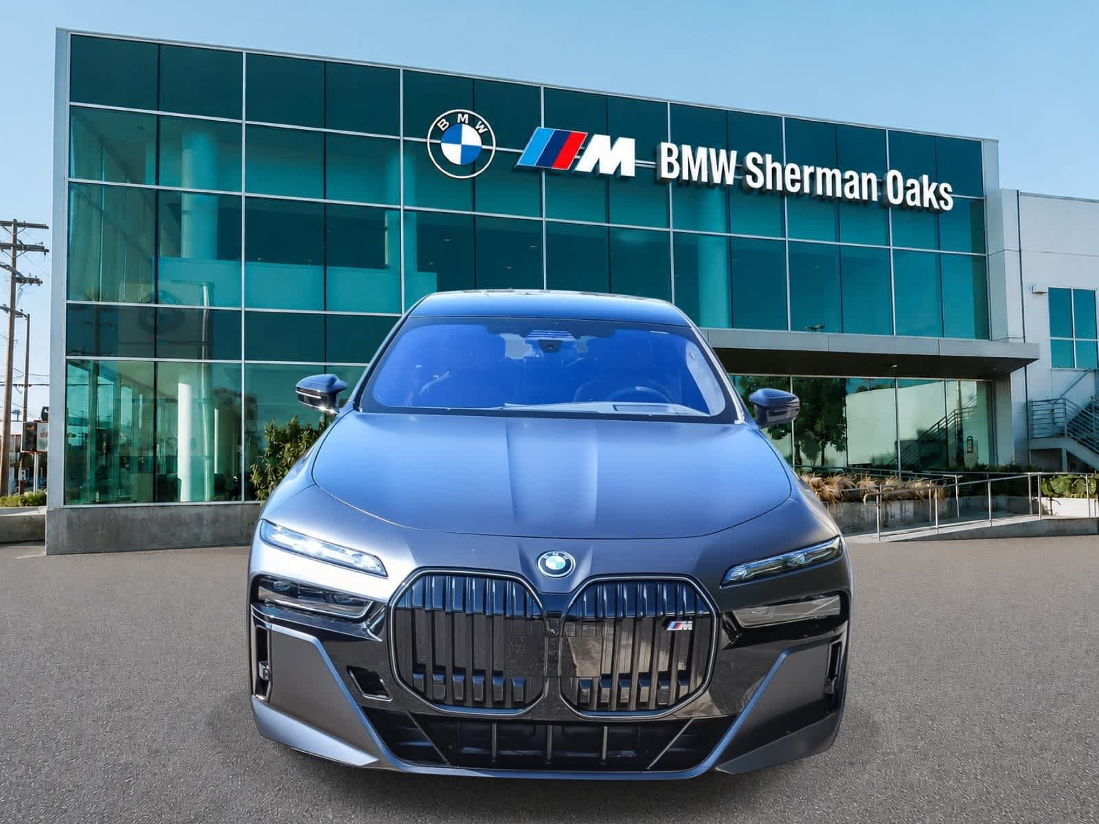 New 2026 BMW i7 M70 AWD/4WD image 2