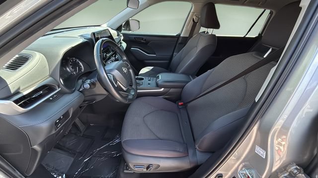 Used 2023 Toyota Highlander LE FWD image 18
