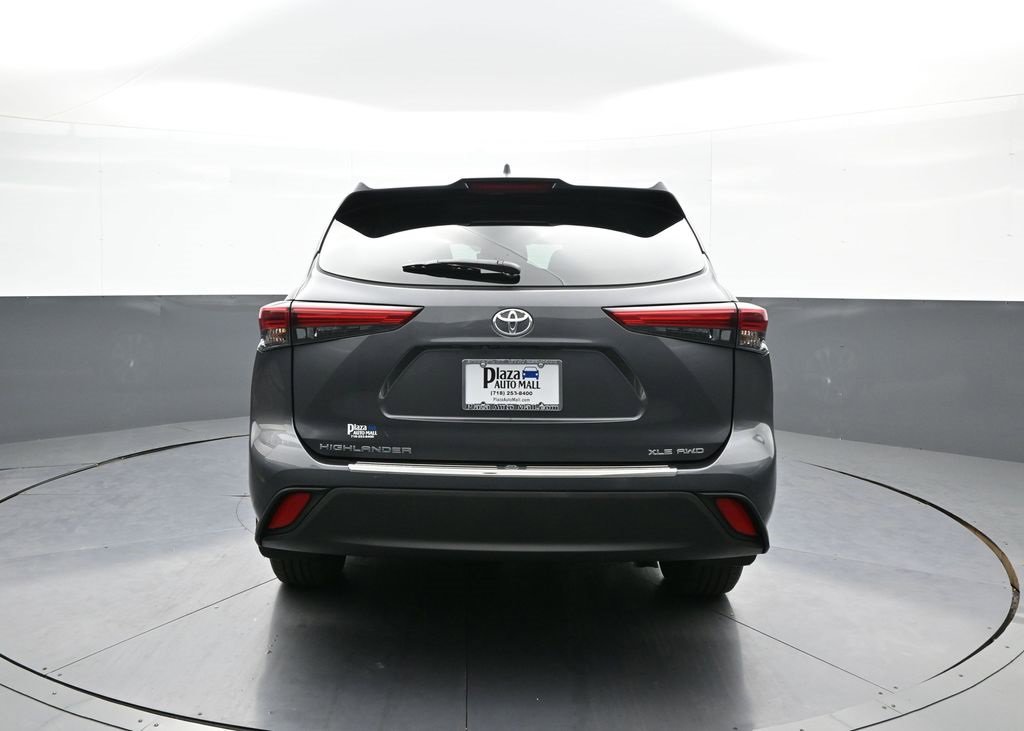 Certified 2023 Toyota Highlander XLE image 7