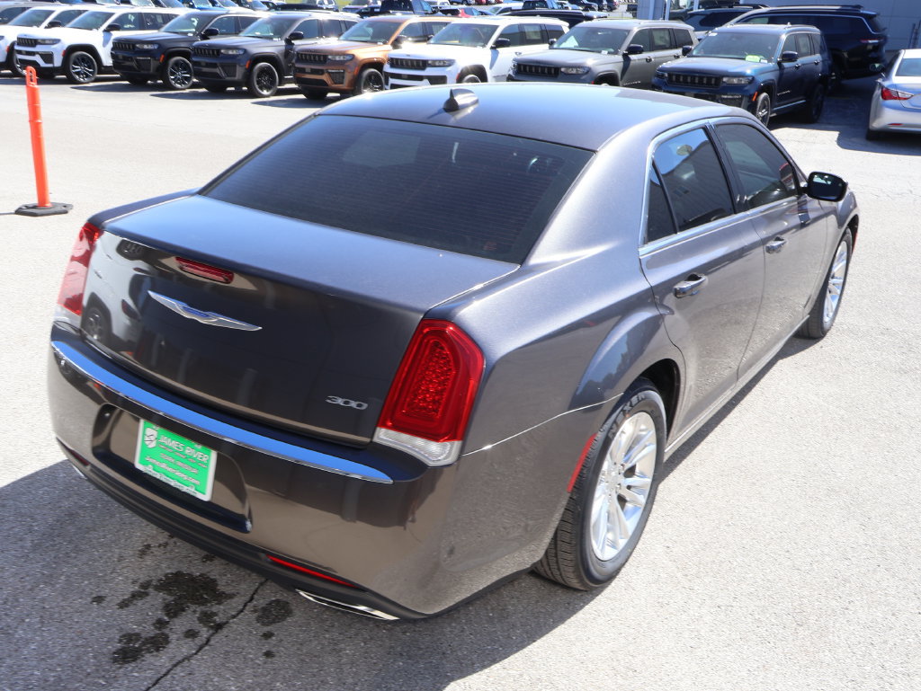 Used 2019 Chrysler 300 Touring w/ Driver Convenience Group RWD image 5