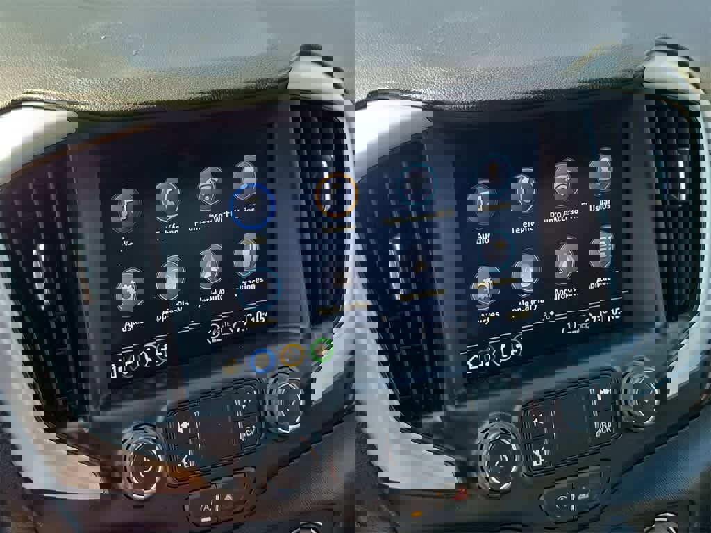 Used 2023 GMC Terrain SLT image 27