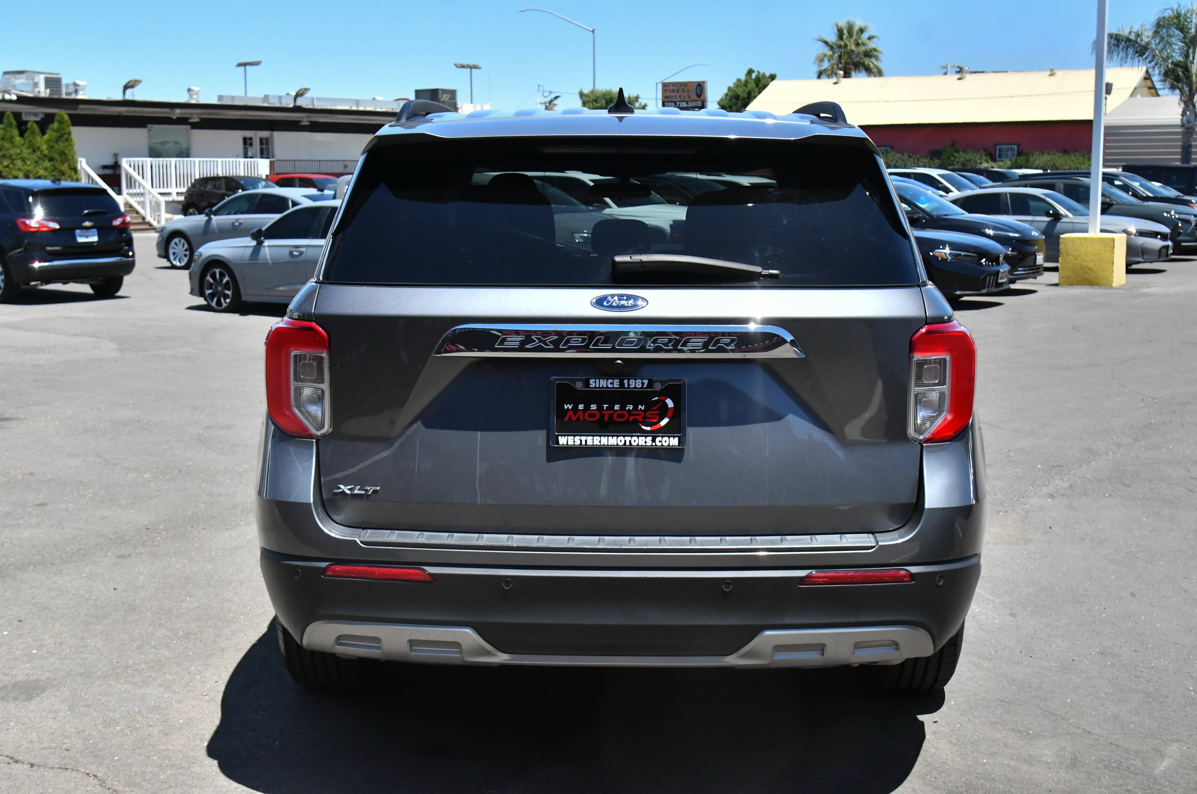 Used 2023 Ford Explorer XLT w/ Equipment Group 202A RWD image 7