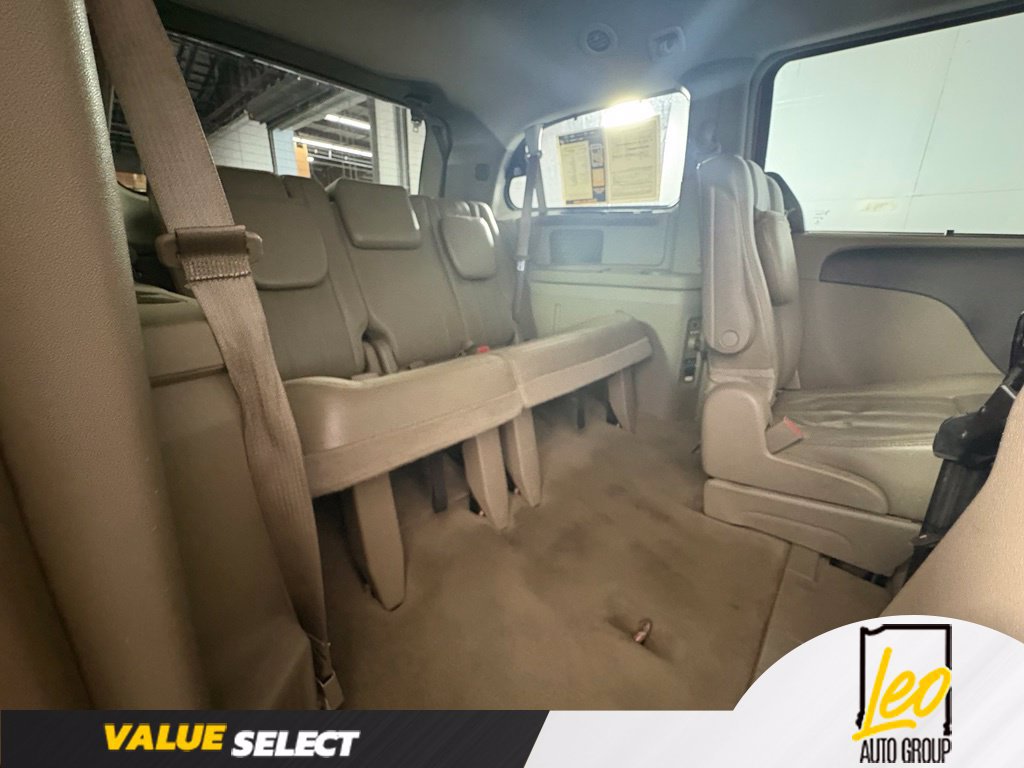 Used 2014 Chrysler Town & Country Touring-L FWD image 20
