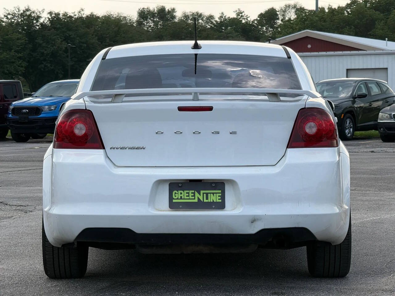 Used 2013 Dodge Avenger SXT w/ Blacktop Pkg FWD image 4