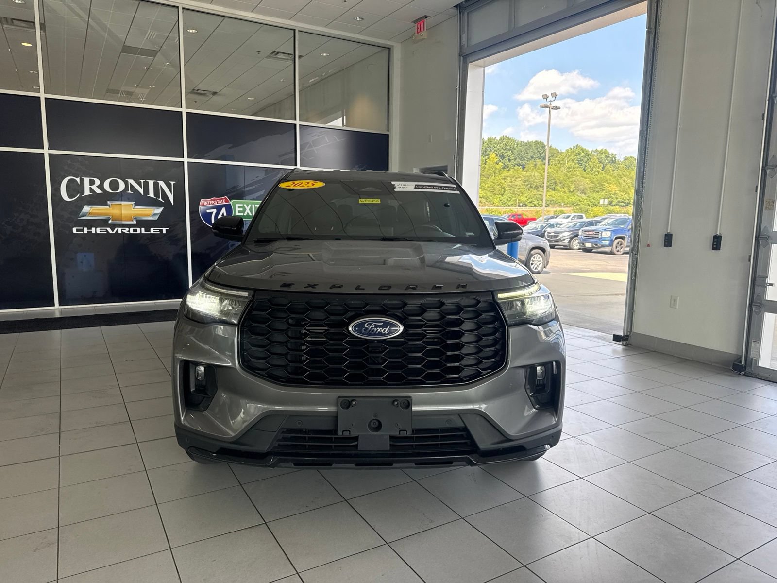 Used 2025 Ford Explorer ST-Line AWD/4WD image 2