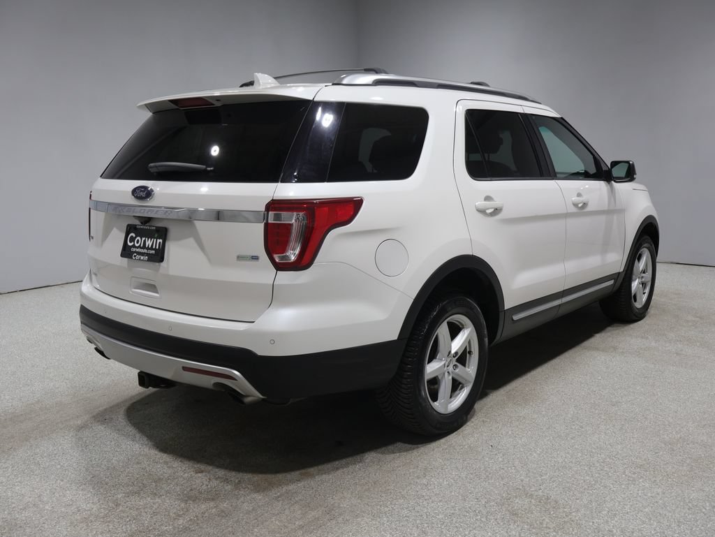 Used 2016 Ford Explorer XLT w/ Equipment Group 202A AWD/4WD image 2