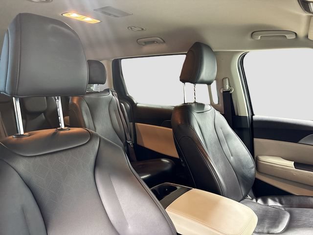 Used 2022 Kia Carnival LX FWD image 27