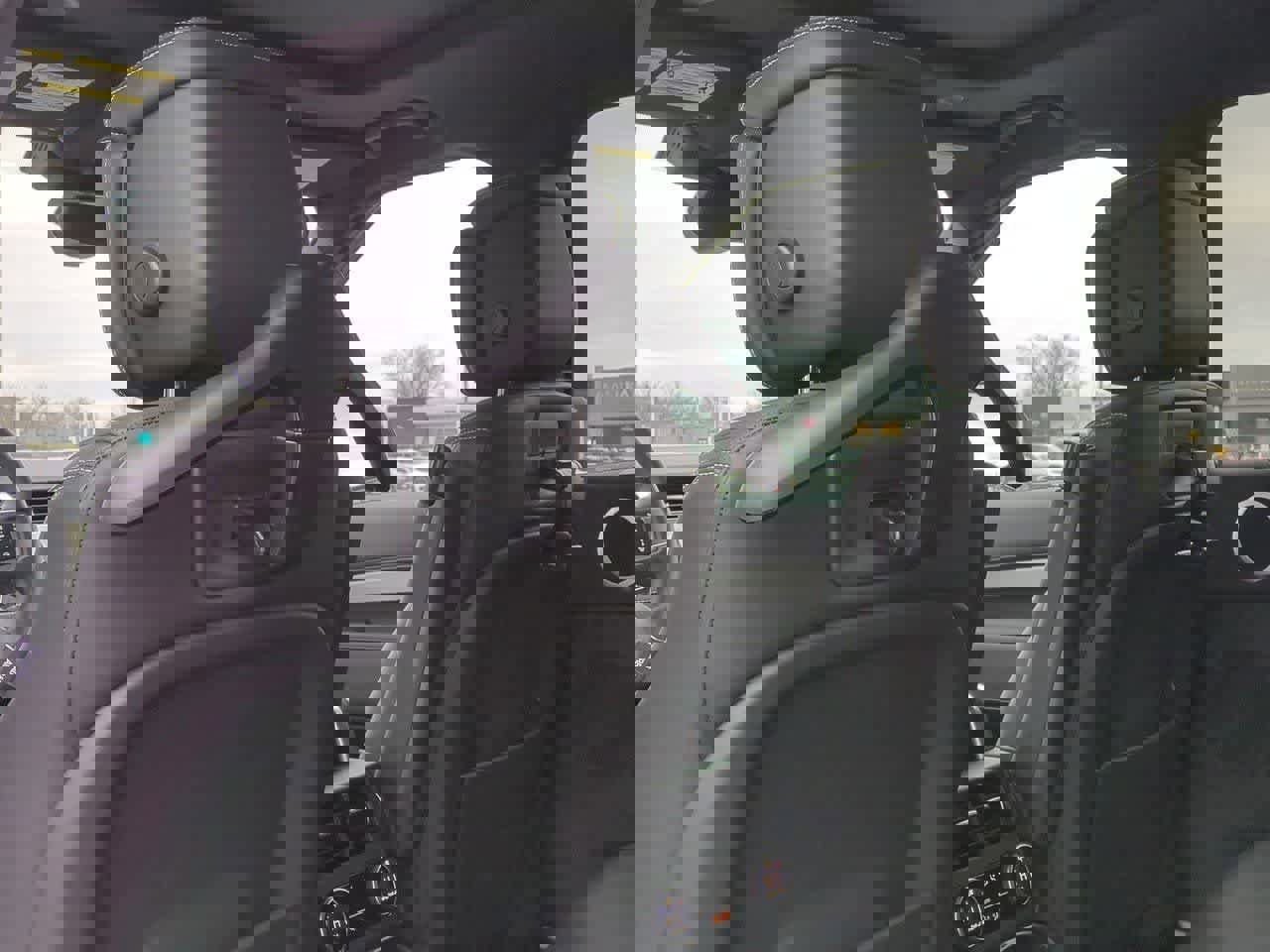 New 2026 Land Rover Discovery Limited Edition image 18