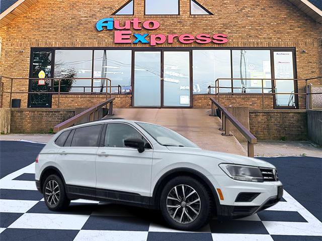Used 2019 Volkswagen Tiguan SE image 1