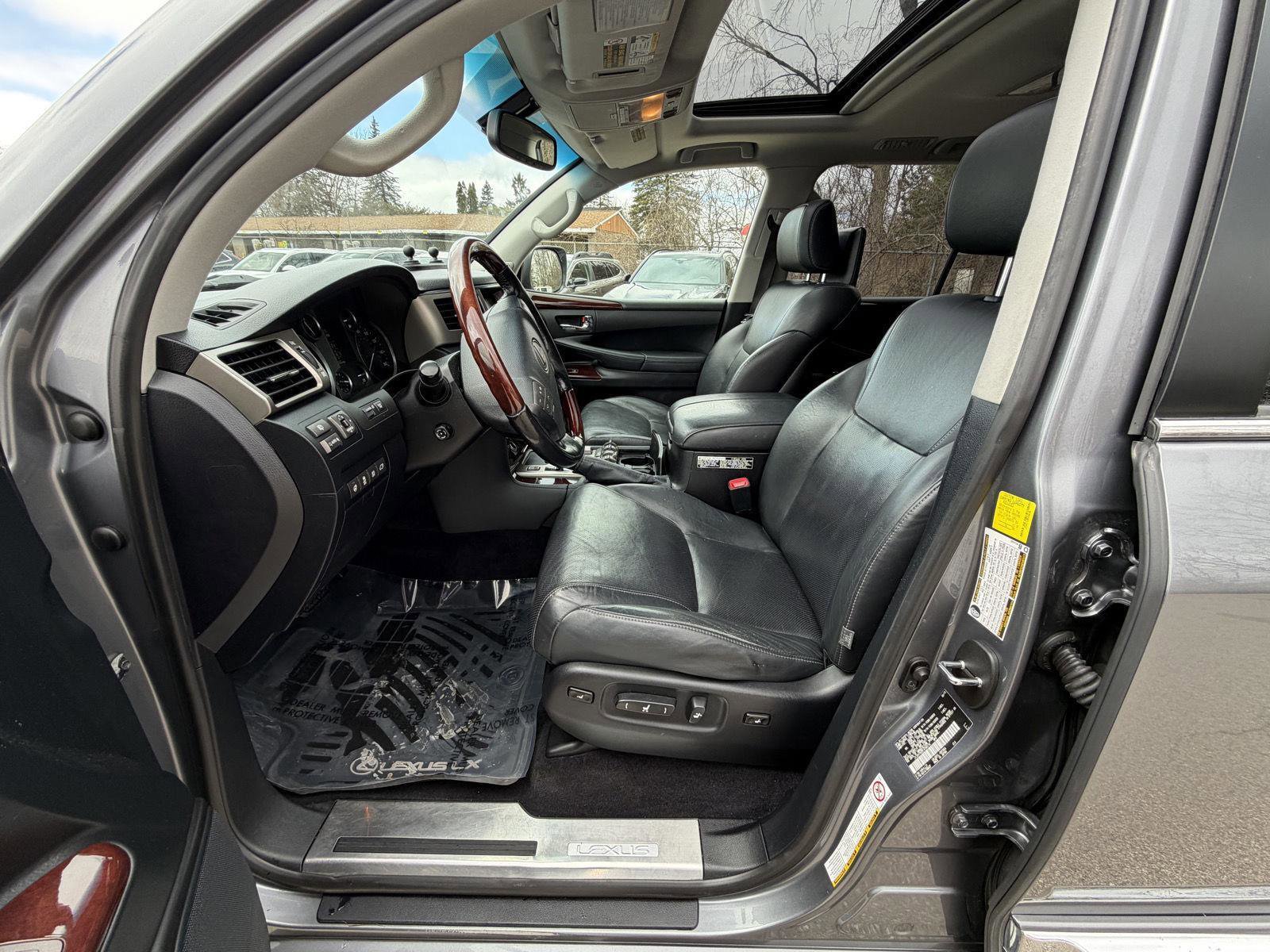 Used 2015 Lexus LX 570 4WD image 13