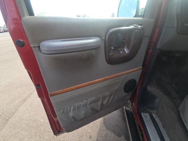 Used 2002 GMC Savana 1500 w/ SLE Marketing Option Pkg 3 RWD image 29