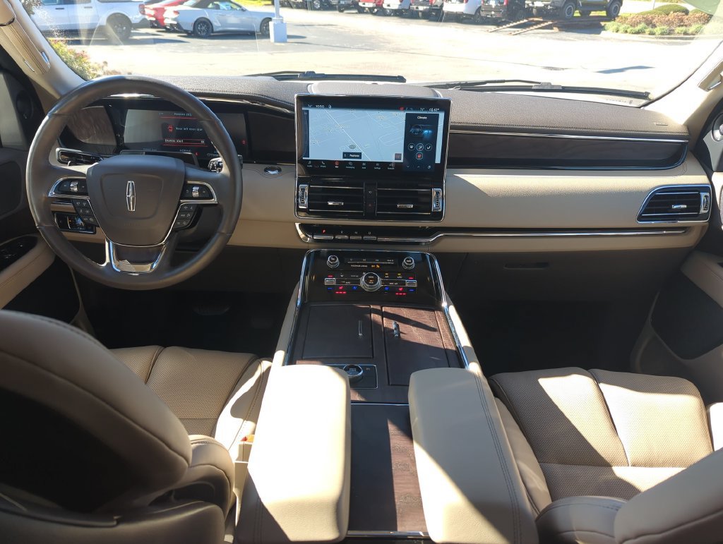 Used 2024 Lincoln Navigator Reserve AWD/4WD image 26