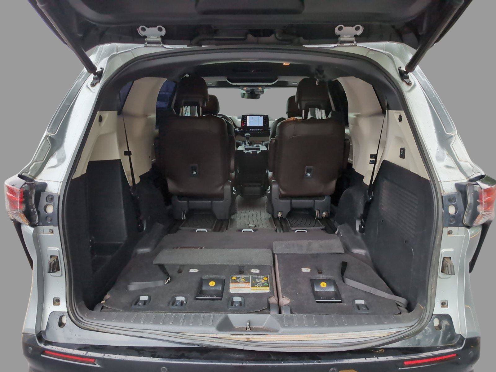 Used 2021 Toyota Sienna Platinum FWD image 6