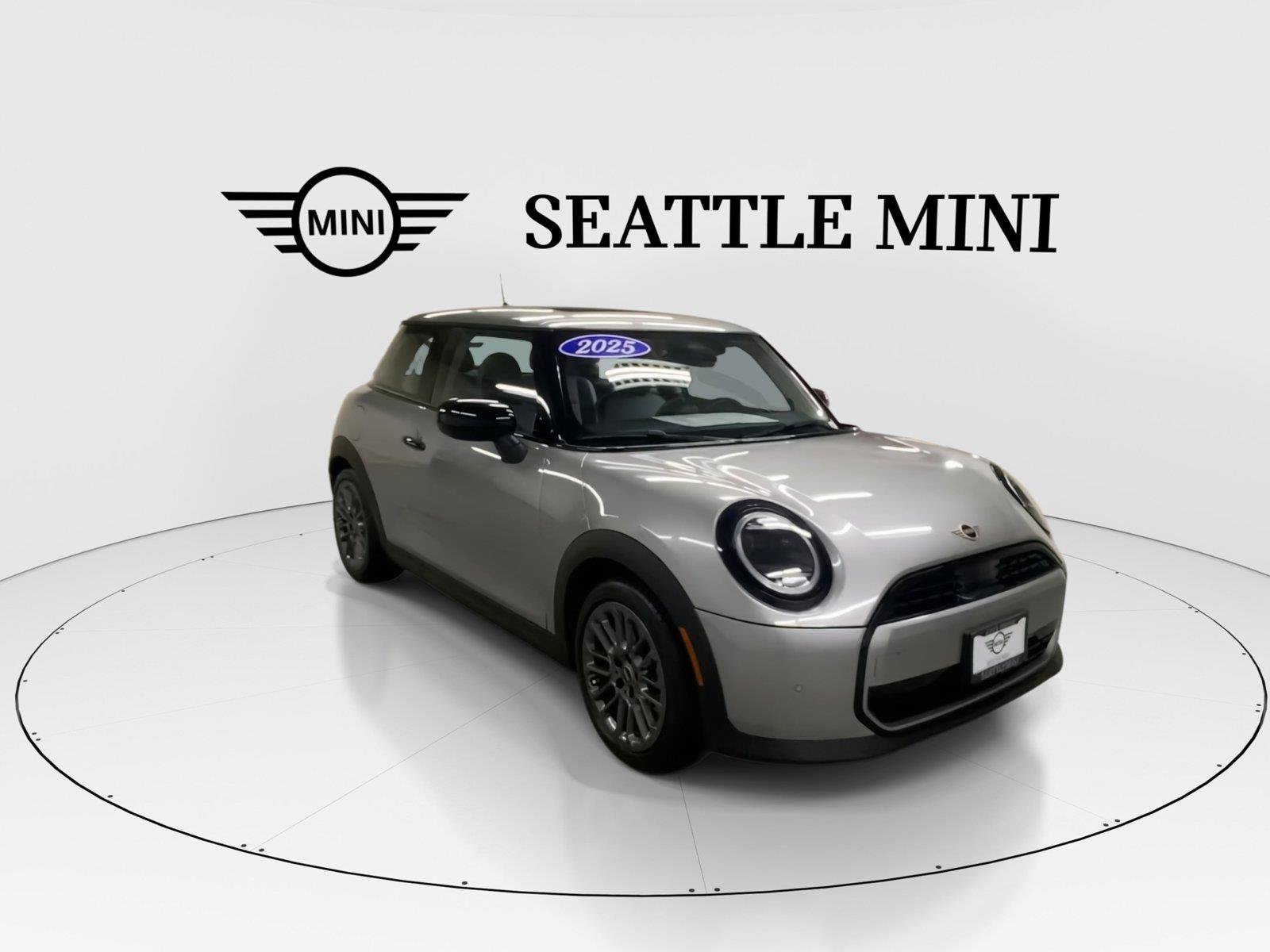 Used 2025 MINI Cooper 2-Door Hardtop FWD image 2