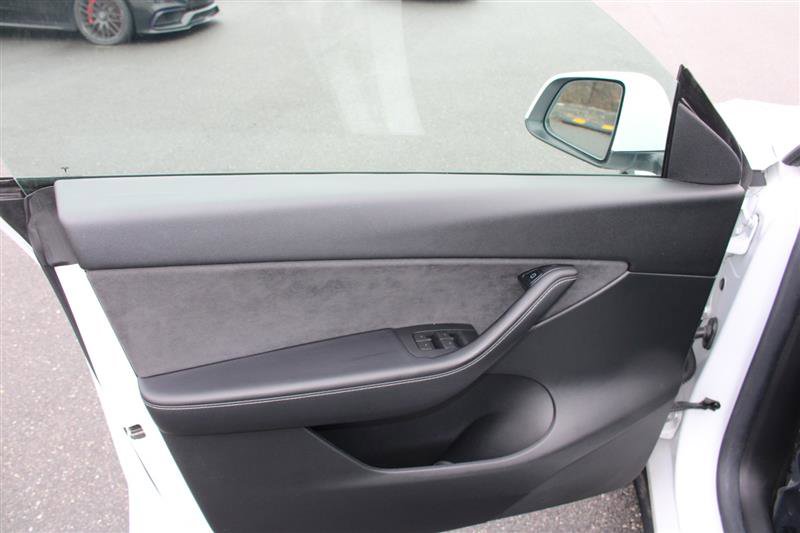 Used 2021 Tesla Model Y Long Range image 12