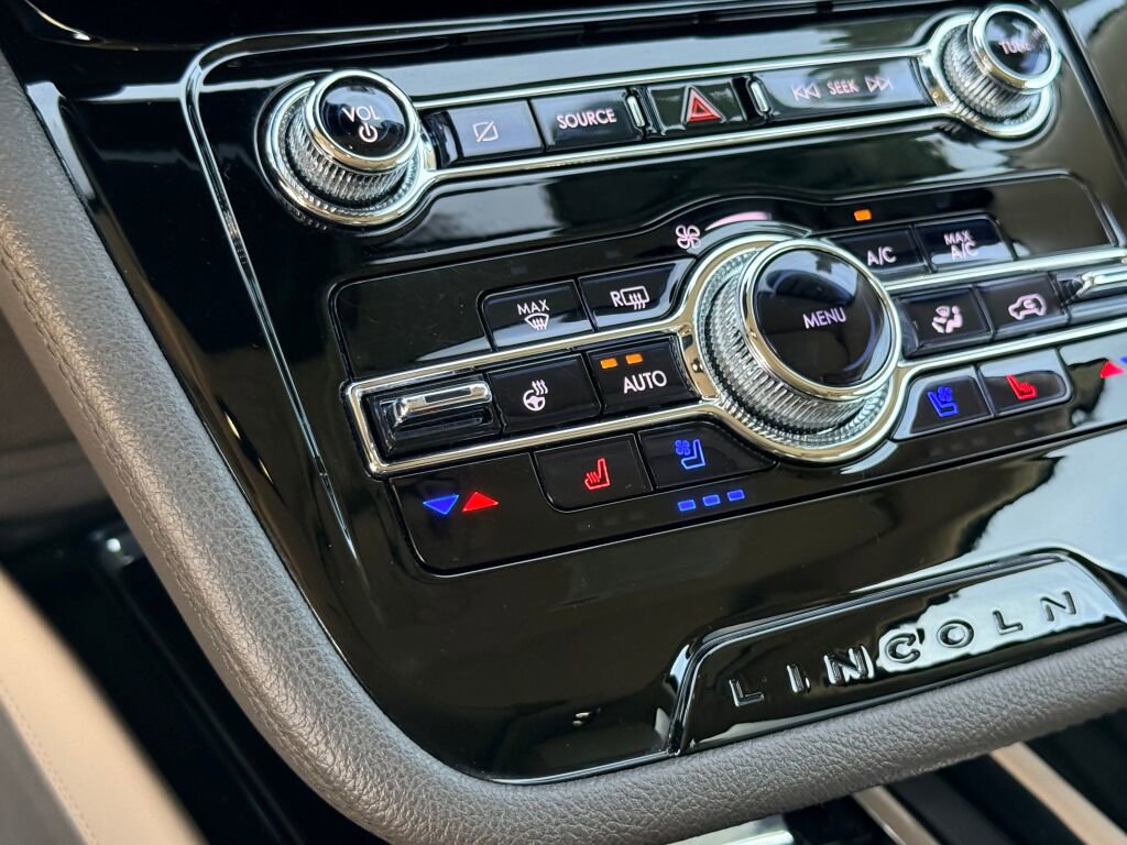 Used 2021 Lincoln Corsair Standard w/ Premium Package image 8