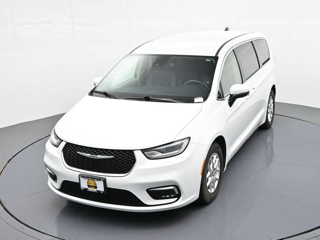 Used 2023 Chrysler Pacifica Touring-L FWD image 31
